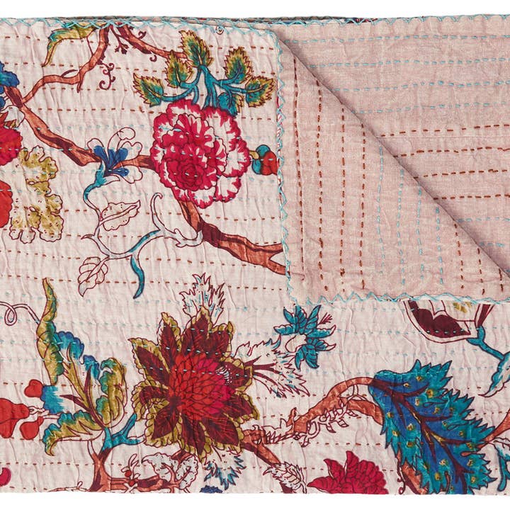 HomeRoots – Engroshandel Tæppe – 50" x 70" lyserød og rød Kantha bomuldsblomstret plaid1