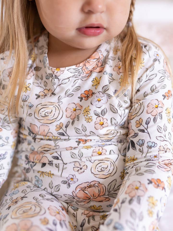 Little Joy Co. – Großhandel Schlafanzug-Set – Kinder – Pastellblüten 2-teiliges Modal-Pyjama-Set1