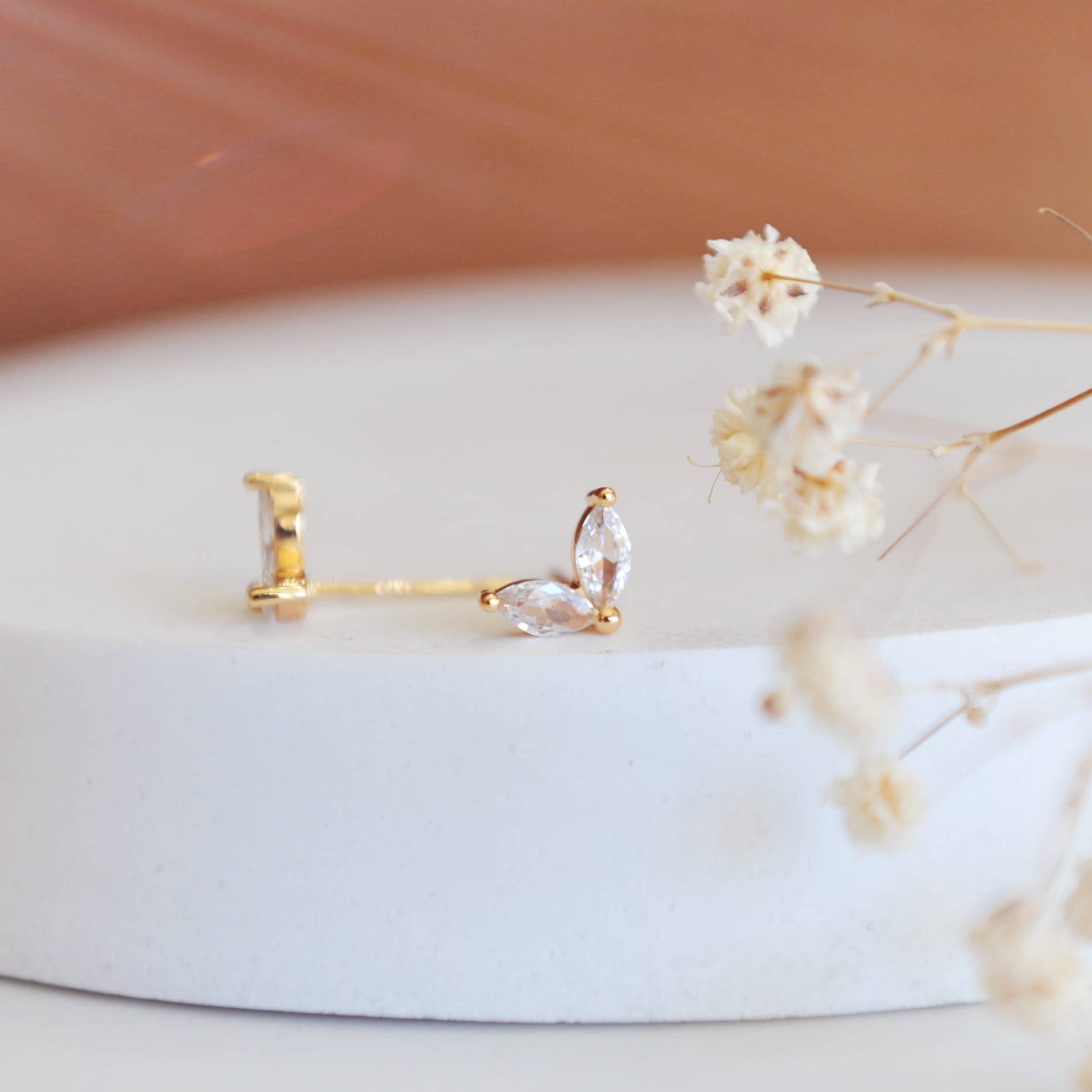 Oh So Lovely - Wholesale Stud/Post Earrings - CARLY, Floral Leaf Crystal Sud Earrings2