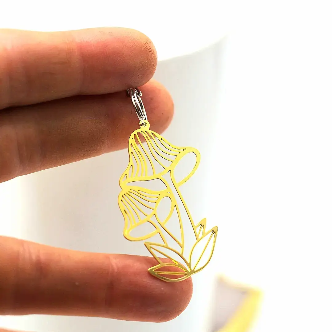 Loveyenergy & Blessings - Vente Passoires à thé/infuseurs - Infuseur à thé en feuilles dorées aux champignons, Infuseur à thé1