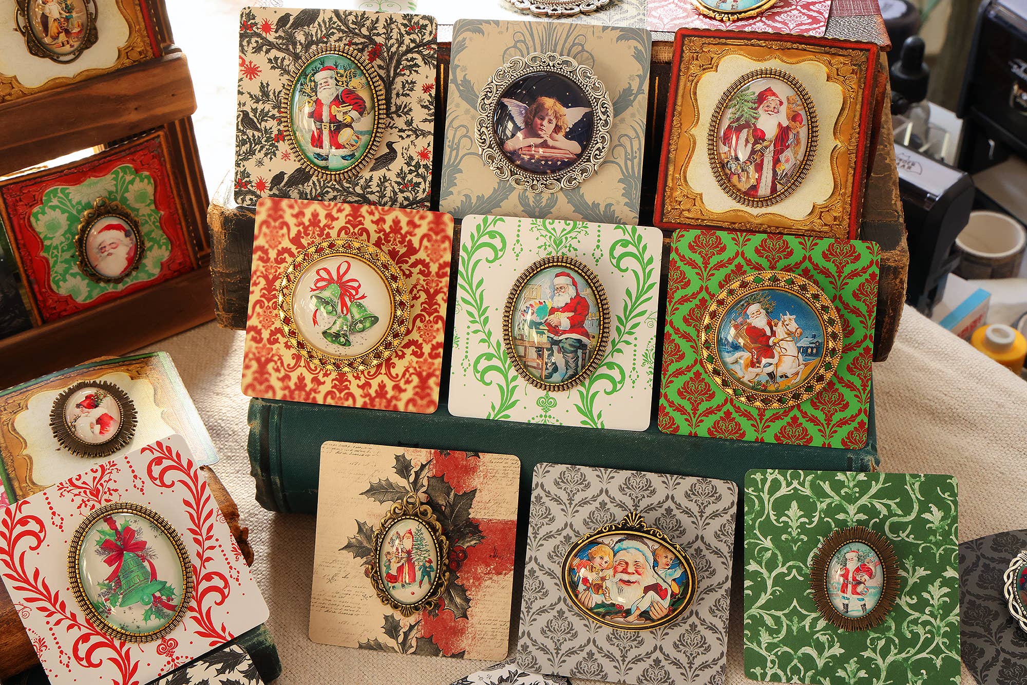 Asunder Bazaar - Wholesale Brooch - 20pc Vintage Christmas Brooches on Cards 14