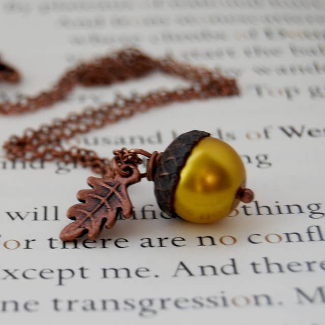 Collier Gland en Cuivre et Perle Dorée de 18" | Charme Nature Automnal pour la vente par Enchanted Leaves