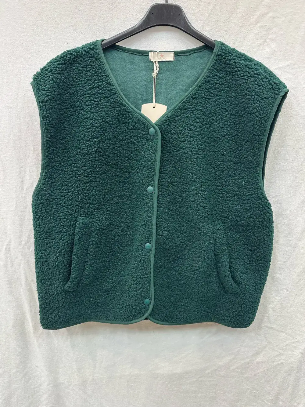 Mimi & Gogo – wholesale Outerwear Vest - Women’s – Buttoned Fleece Vest @3192_GiletMoumoute7