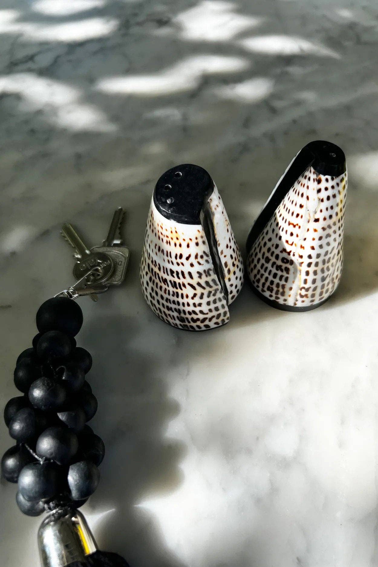 Bazar Bizar Living - Wholesale Salt & Pepper Shaker Set - The Salt & Peppa Shell - Set of 22