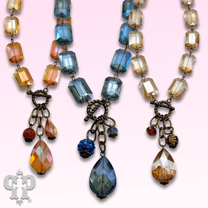 Collier en perles de verre rectangulaires reliées avec breloques en perles pour la vente par Pink Panache Brands