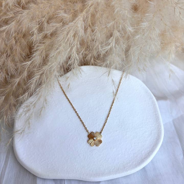 Duestelle Italia - Wholesale Pendant/Charm Necklace - Soleil Charm - 18K Gold Plated Four-Leaf Clover Flower Necklace3