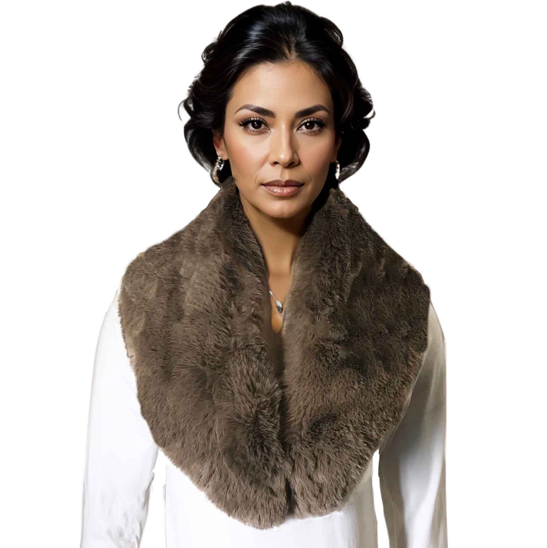 The Magic Scarf Company - Wholesale Fur/Faux Fur Coat - Women's - LC3800 - Faux Fur Collars11