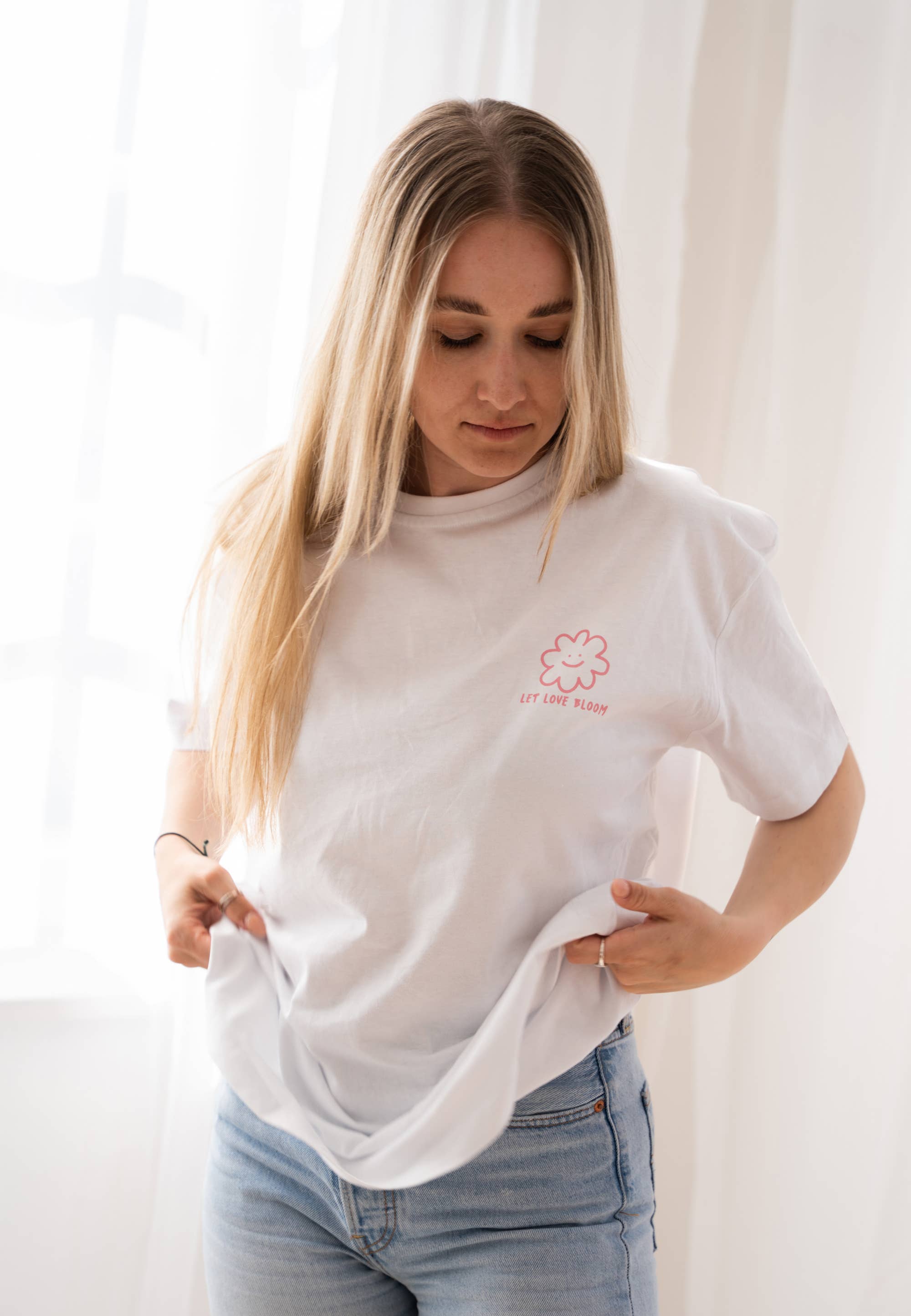 Liliput - Wholesale Screen Printed T-Shirt - Unisex - Adult T-Shirt Let love Bloom