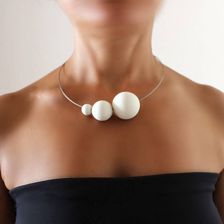 ORTOGONALE – Großhandel Kette mit Anhänger/Charm – moderne Porzellankette PLUTONE | Keramikschmuck