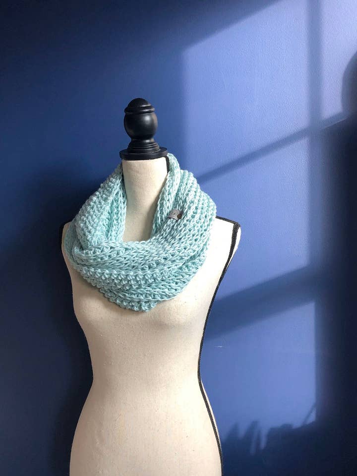 Cachecol Mint Infinity | Crochet Knit Infinity | Seafoam Green por atacado de Willow And The Wolf Co