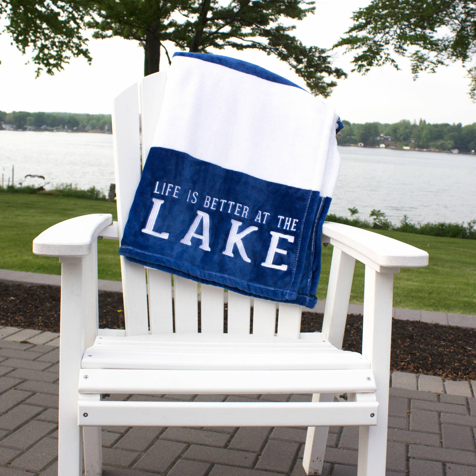 Pavilion – wholesale Throw blanket – Lake - 50" x 60" Royal Plush Blanket1