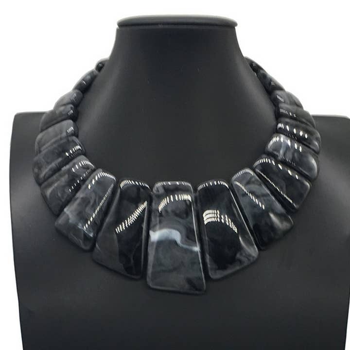 RETRO PERSONALITY RESIN GEOMETRIC NECKLACE_CWMM4726 for wholesale by ACCITY