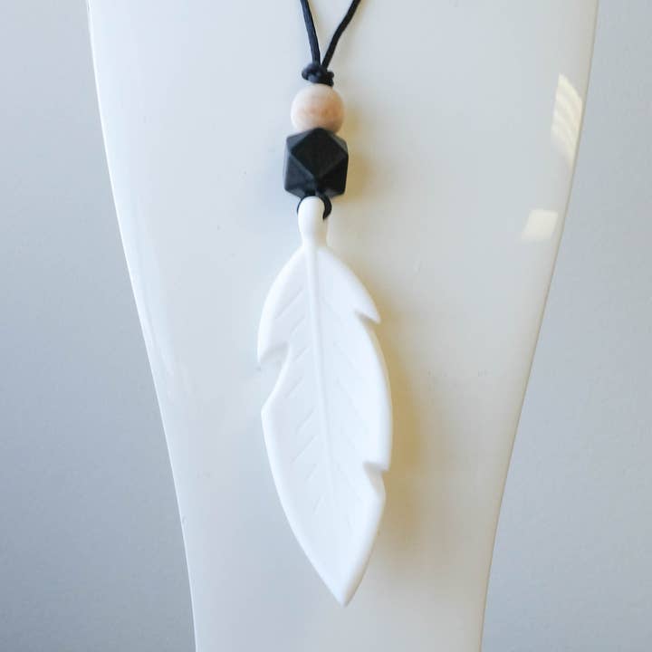 Feather White voor wholesale door Oz & Ella