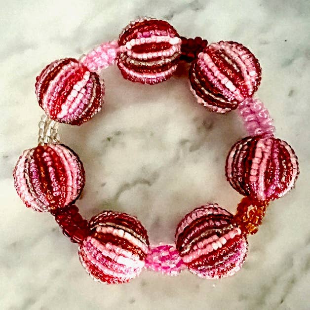 Bracelet rayé à 7 boules Stretch rouge rose pour la vente par Erik & Mike