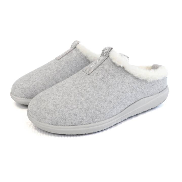 Pantoufle mule Laura Clog en gris pour la vente par Shu Da Living