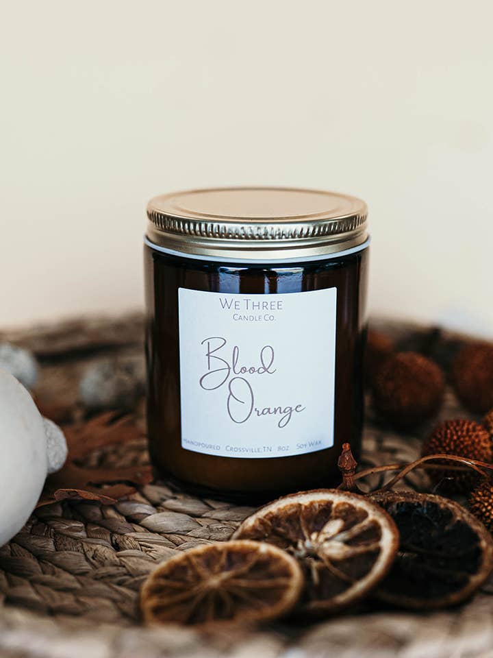Candela di soia all'arancia rossa da 8oz versata da We Three Candle Co. per la vendita all'ingrosso da parte di We Three Candle Co.