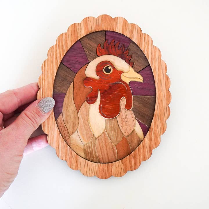 Scarlett JoHENson : Art mural en bois fait main représentant un poulet pour la vente par Whimsy Makers