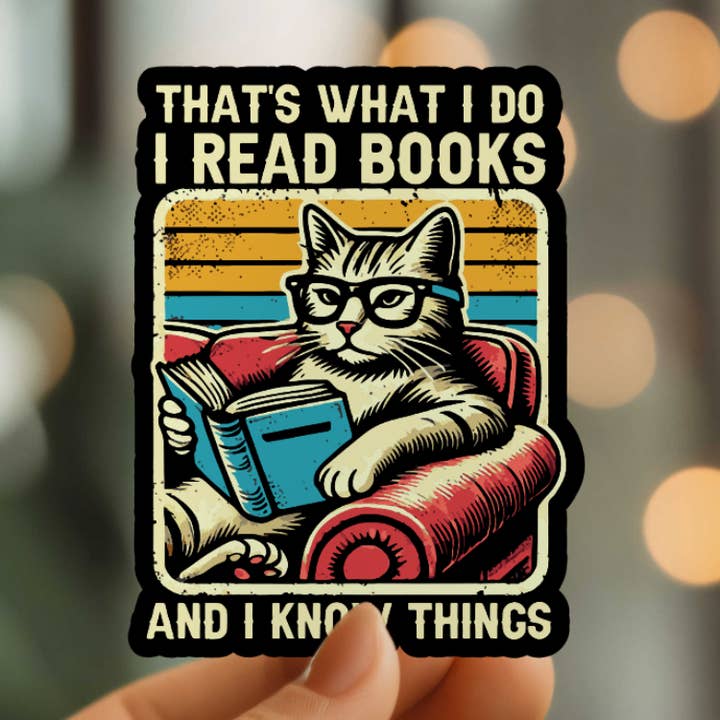 Adesivo in Vinile "Leggo Libri e Conosco Cose" per la vendita all'ingrosso da parte di Mystical Monkey Toes