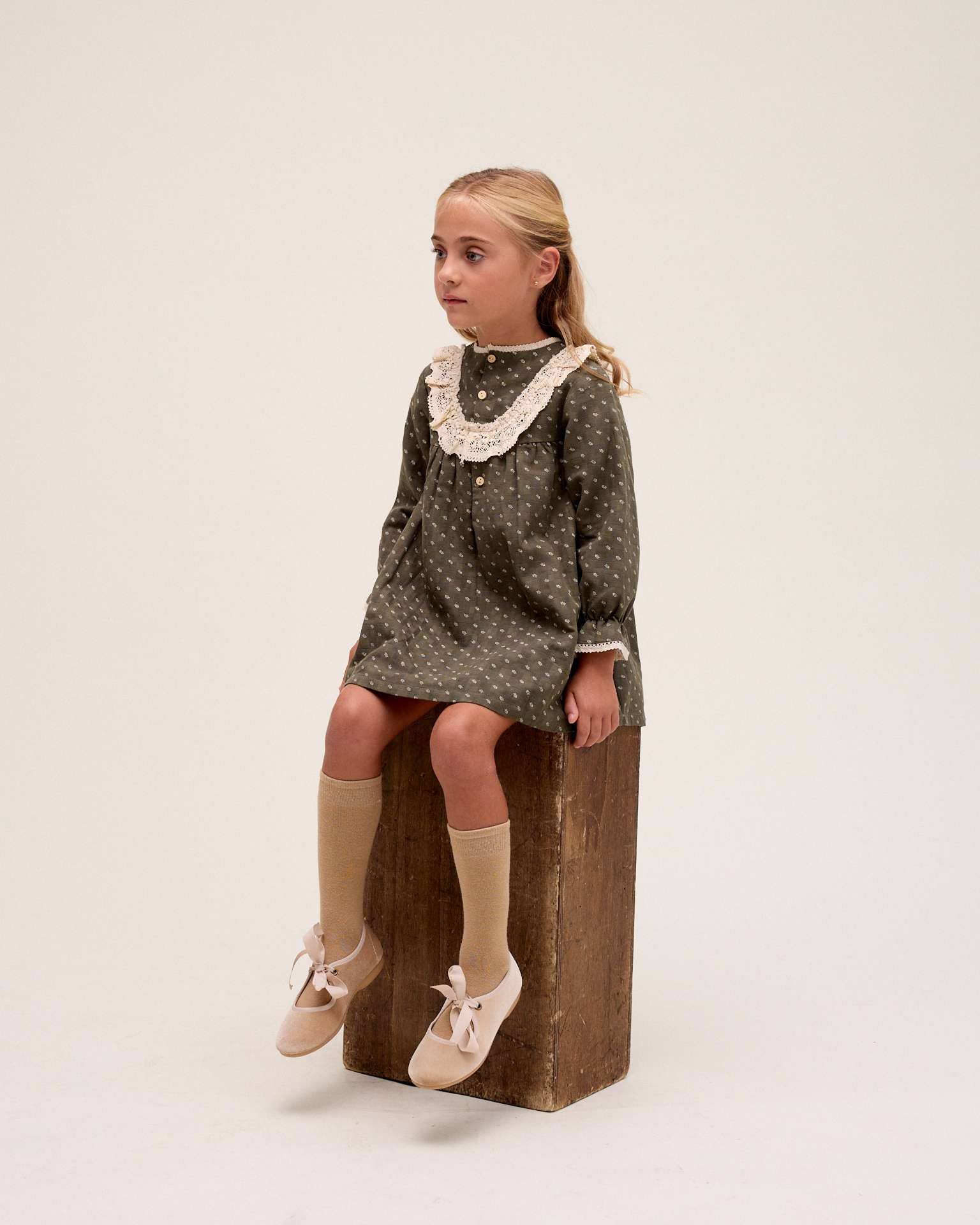 Green Girl's dress with leaf print for wholesale on Faire0