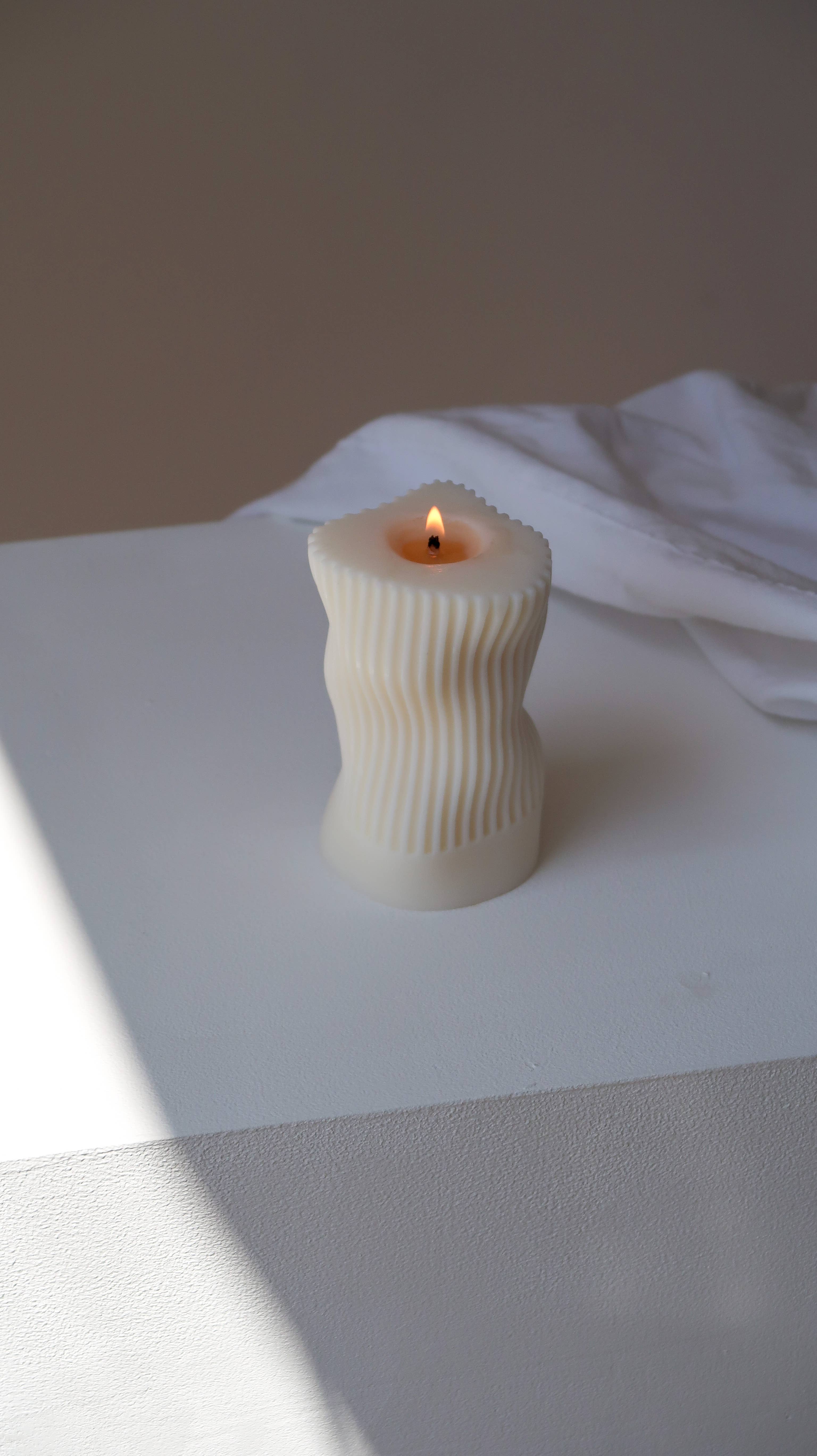 Jeune Home - Wholesale Novelty Candle - Irregular Wavey Soy Candle | Ribbed candle0
