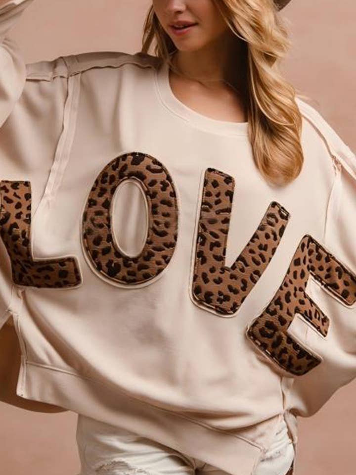 Sweatshirt Amour Léopard pour la vente par Soli Echo