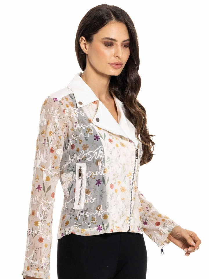 BA-22 - Veste en jean multicolore blanche avec broderie florale pour la vente par Adore