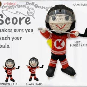 Kamibashi – Großhandel Schlüsselanhänger – Damen – Schlüsselanhänger mit Stringpuppe „Score (Girl) the Hockey Player“