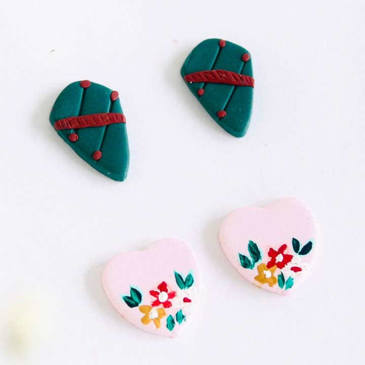 Boucles d'oreilles en argile | lot de clous floraux en pâte polymère pour la vente par PERNAZ JEWEL