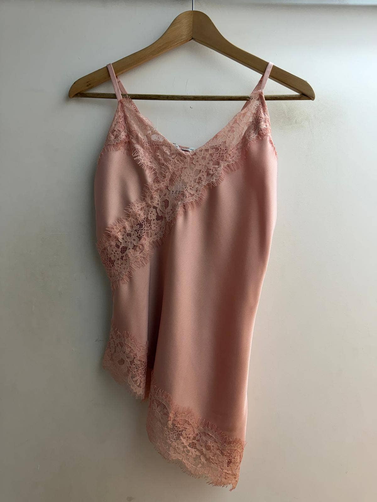 LORIANE - Vente Haut d'intérieur – femme - 11220 Haut à bretelle asymétrique en satin 11