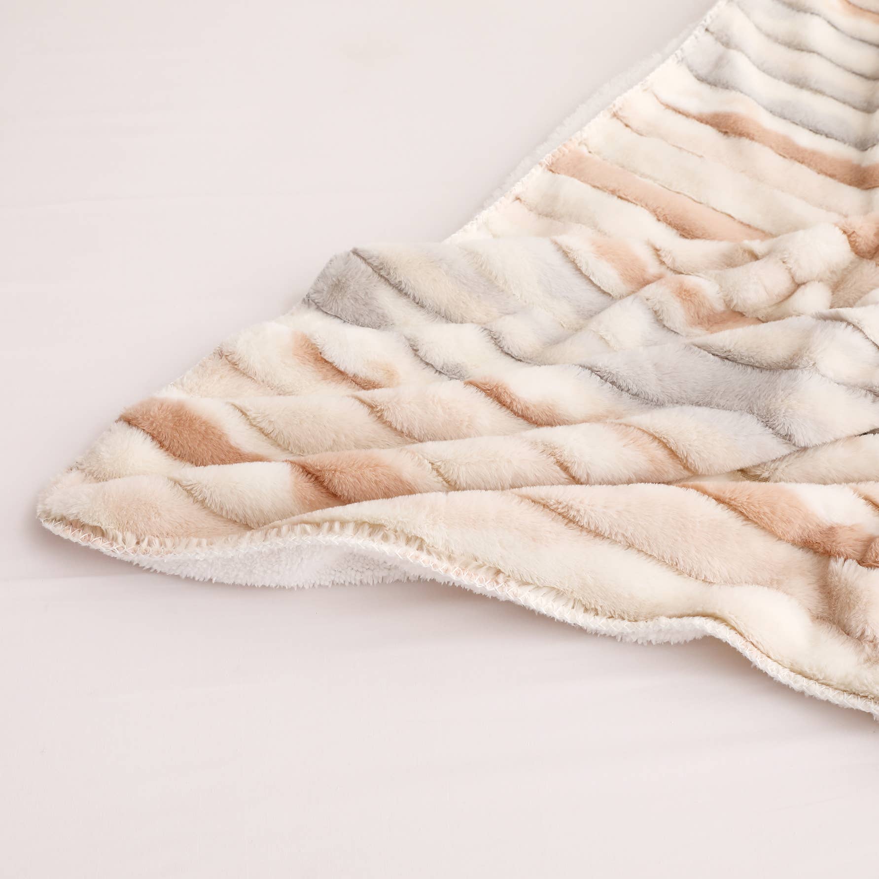 Duke Imports - Wholesale Throw Blanket - "S'mores" Faux Fur Plush Throw Blanket -50"x70"3