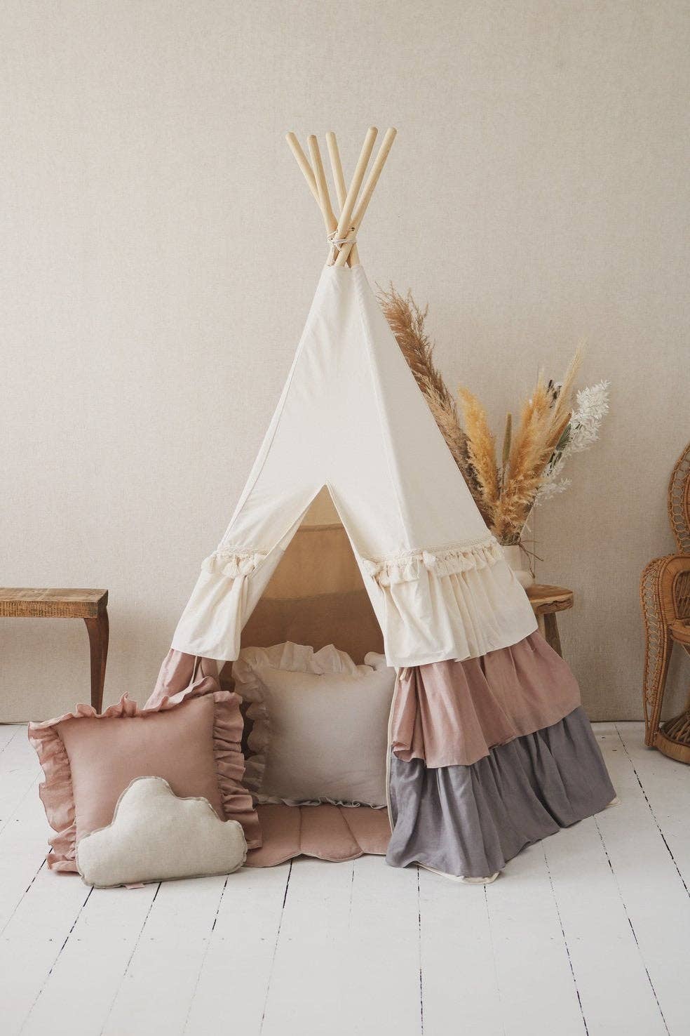 Moi Mili - Wholesale Tent - Kids - “Powder Frills” Teepee with Frills and shell Mat Set4