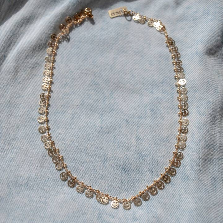 Smiley-Halskette für den Großhandel von HEN + Bear