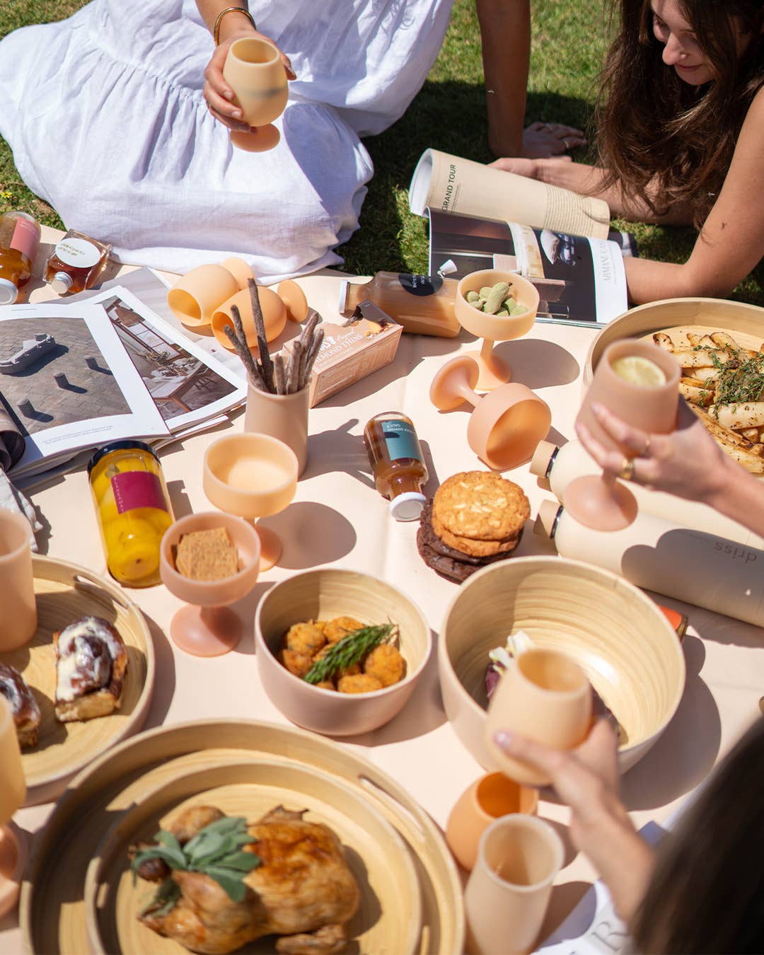 porter green | style + sustainability - Wholesale Picnic Blanket - Wheat + Oat | Privv | Vegan Leather Waterproof Picnic Rug3