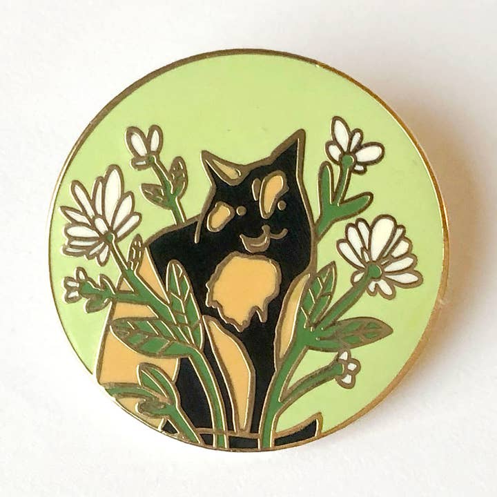 Pin floral Tortie - Pin esmaltado duro de gato calicó para venta al por mayor de Considerate Cat Design