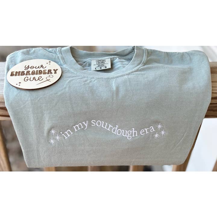 Camiseta Comfort Colors bordada «En mi era de masa madre» para venta al por mayor de Your Embroidery Girl