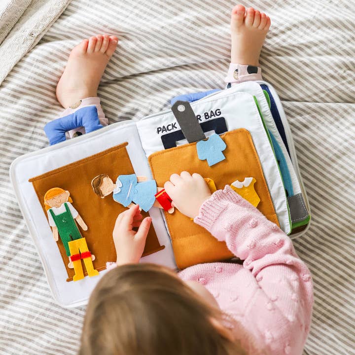Curious Columbus – Großhandel Buch – Kinder – Aktivitätsbuch aus Stoff — Away We Go