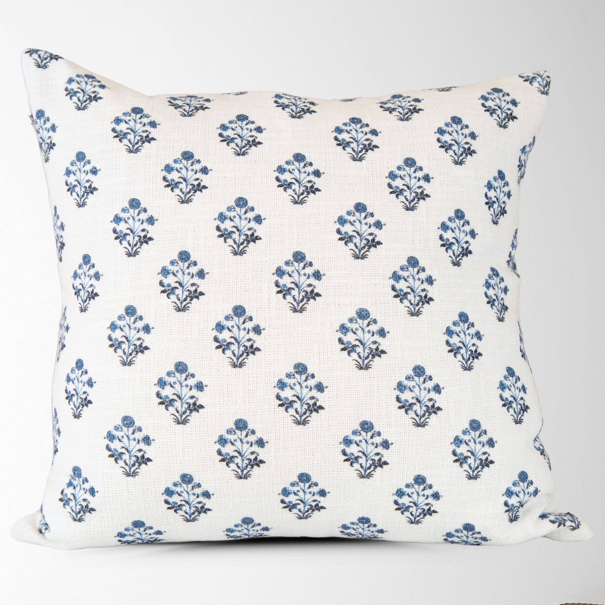 Tajik  Home  LLC - Vente Housse de coussin - Housse de coussin Isabella imprimé floral bleu - Style grand-mère côtier0