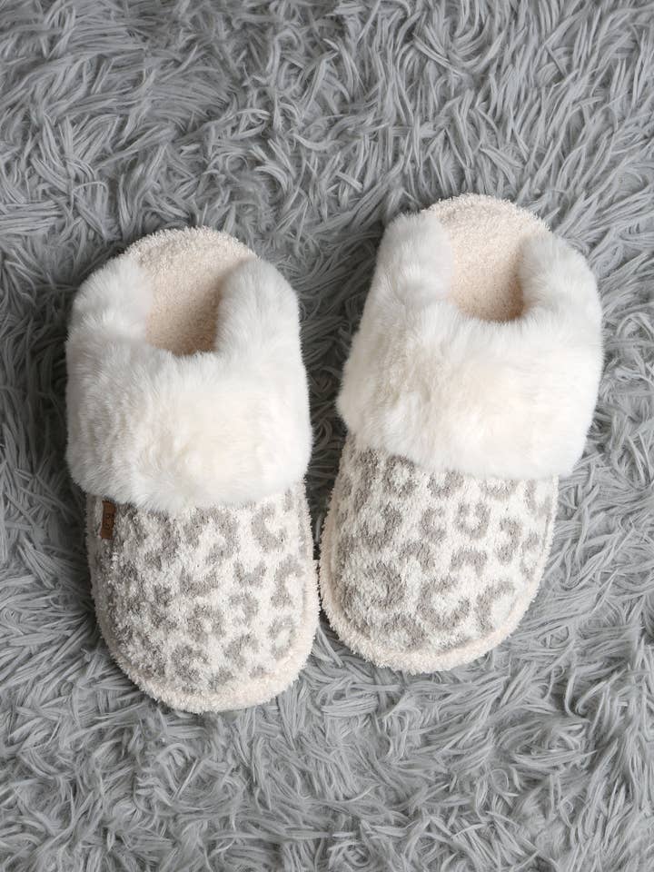 MiMi Wholesale - Wholesale Slippers - Women's - JCL6125 Super Lux Leopard Faux Fur Cuff Slippers