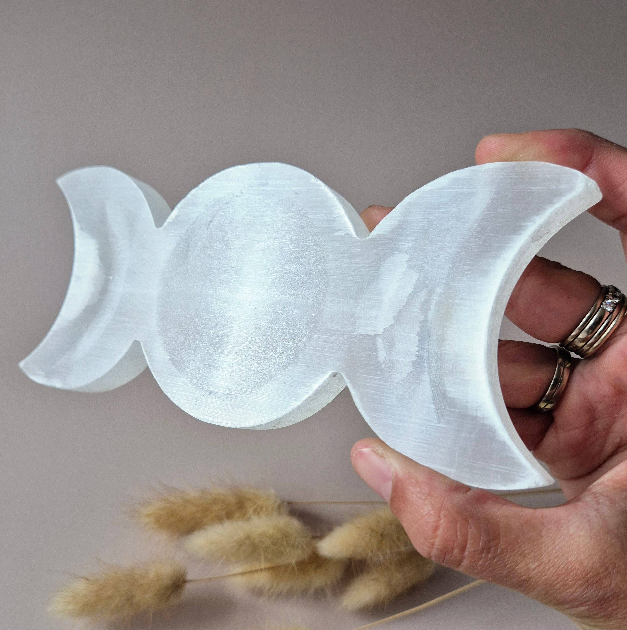 Moonlight Gemstones - Wholesale Oplaadschaal voor kristallen - Seleniet Triple Moon oplaadschaaltje 15cm – heilige vrouwelijke energie & kristallenreiniging2