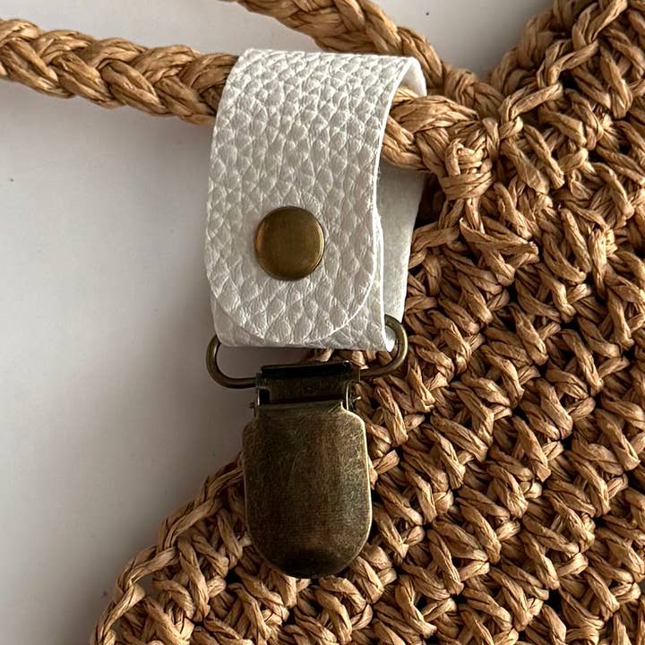 Clip de Transporte para Sombrero de Cuero Vegano Blanco para venta al por mayor de GreenWave