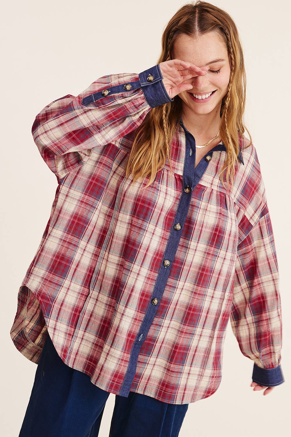 Listicle – Engroshandel Skjorte med buttondown – til kvinder – Blandet ternet oversized skjorte med knapper10