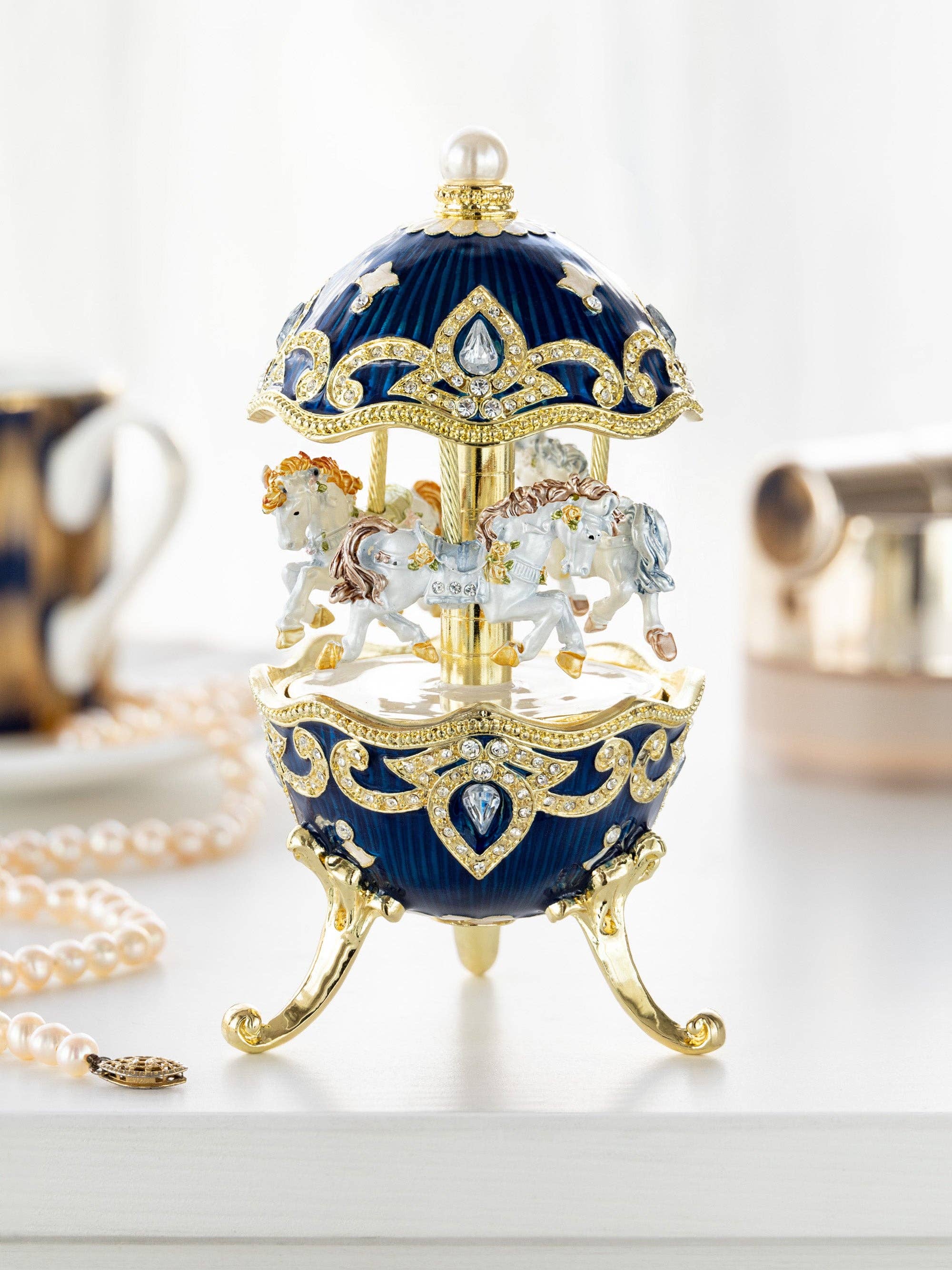 Keren Kopal - Venta al por mayor Cajas decorativas - Huevo de Fabergé con carrusel de caballo de viento azul14