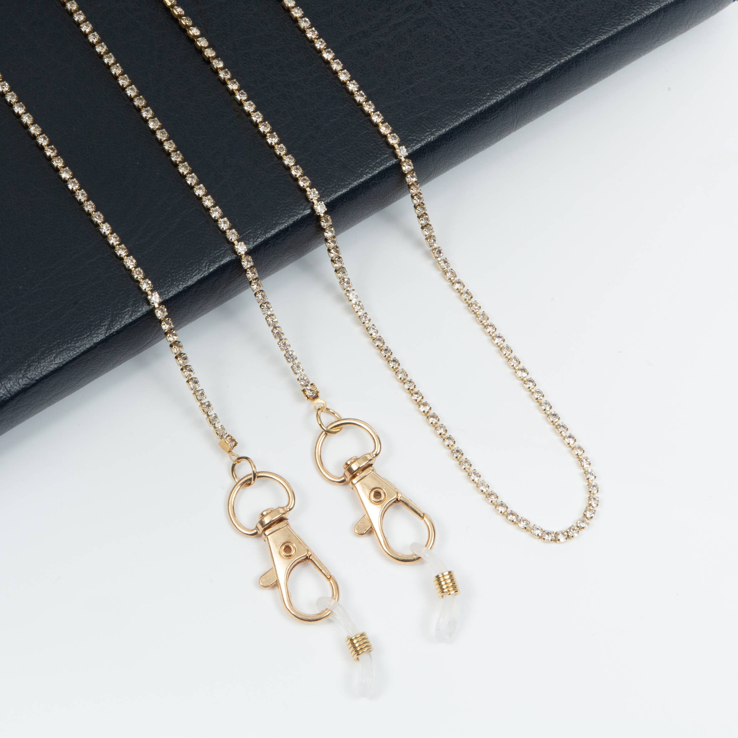 Ole - Wholesale Hoesjes voor (zonne)brillen - Dames - Brillenhouder met Strass N25382