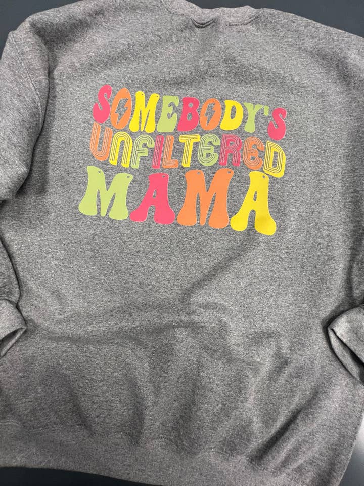 Elkk Designs - Wholesale Grafisch sweatshirt - Dames - Iemands ongefilterde mamma met ronde hals
