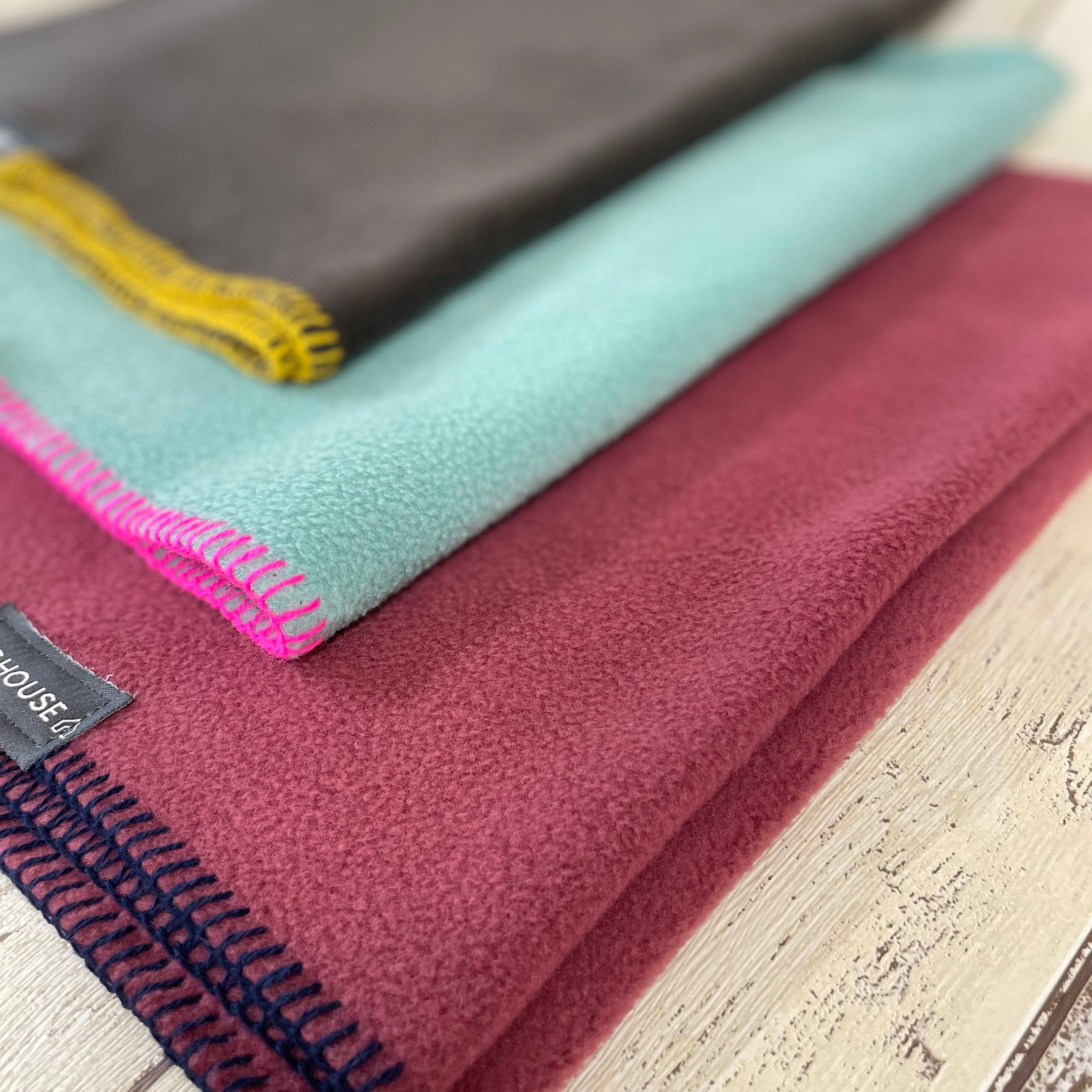 Doghouse - Wholesale Pet blanket – Dog - Doghouse Stitched Blankets for Dogs5