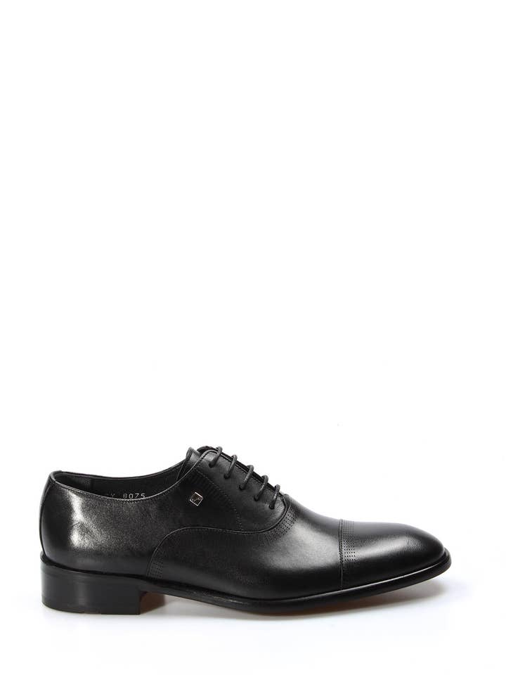 Chaussures Oxford à bout capuchon en cuir noir pour homme - Wessi pour la vente par Wessi