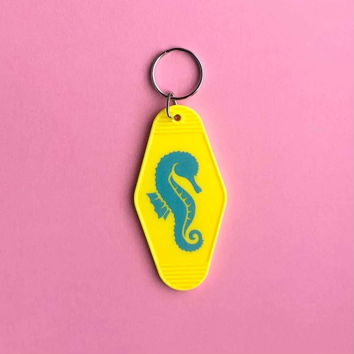 iconic mi - Wholesale Keychain - Unisex - Motel Keychain Fob Tag Yellow Tropical Seahorse