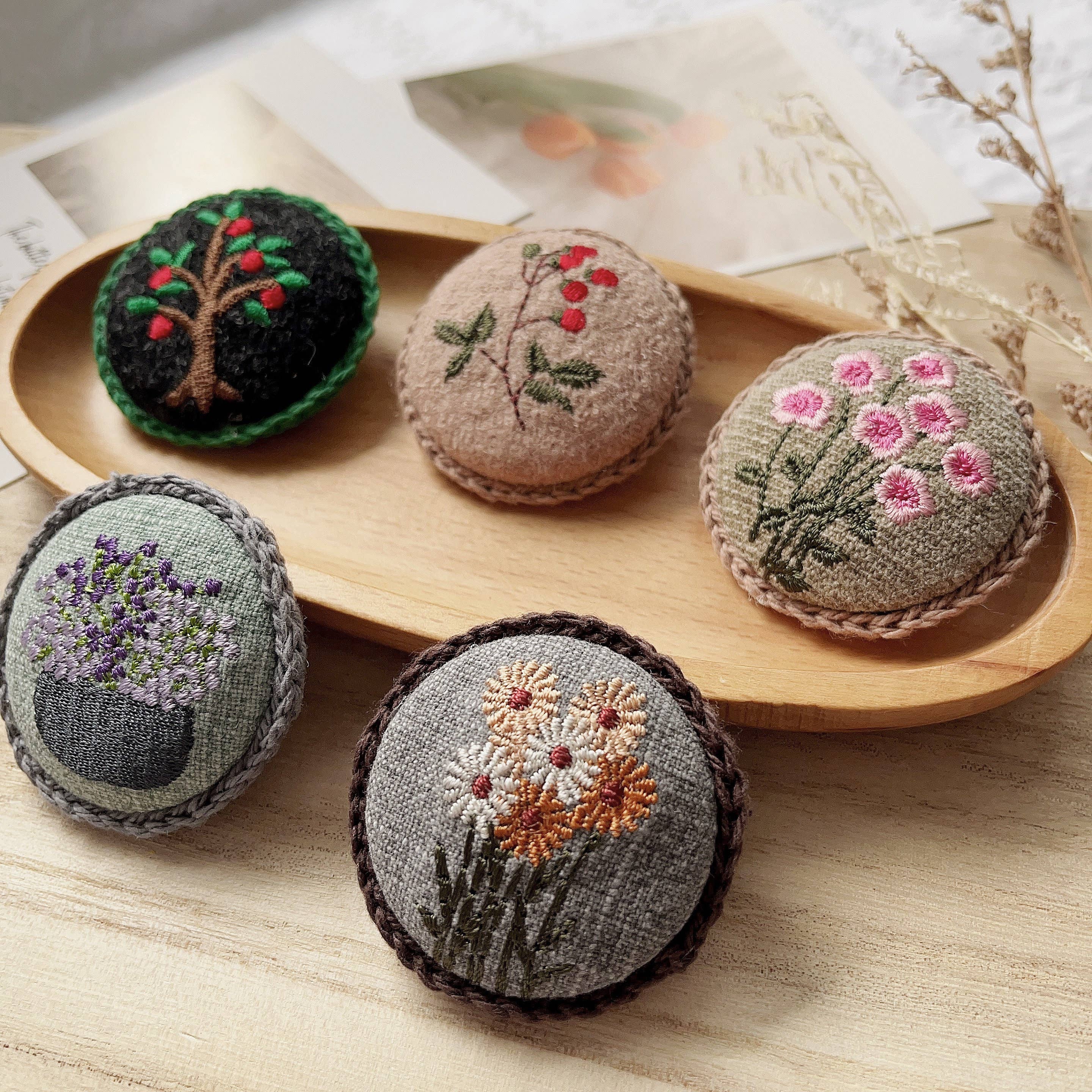 Giggle with Love – wholesale Brooch – Handmade 3D Floral Embroidery Brooch Pin for Party Coat5