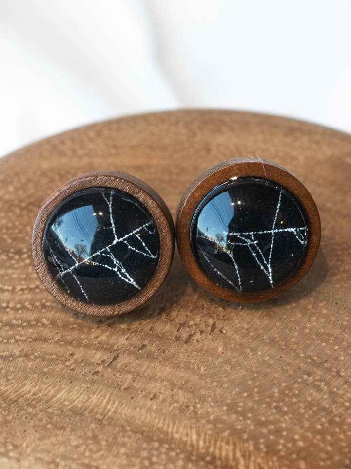 Pendientes de Telaraña Real para venta al por mayor de Mz. Jones’ Curio, Inc.