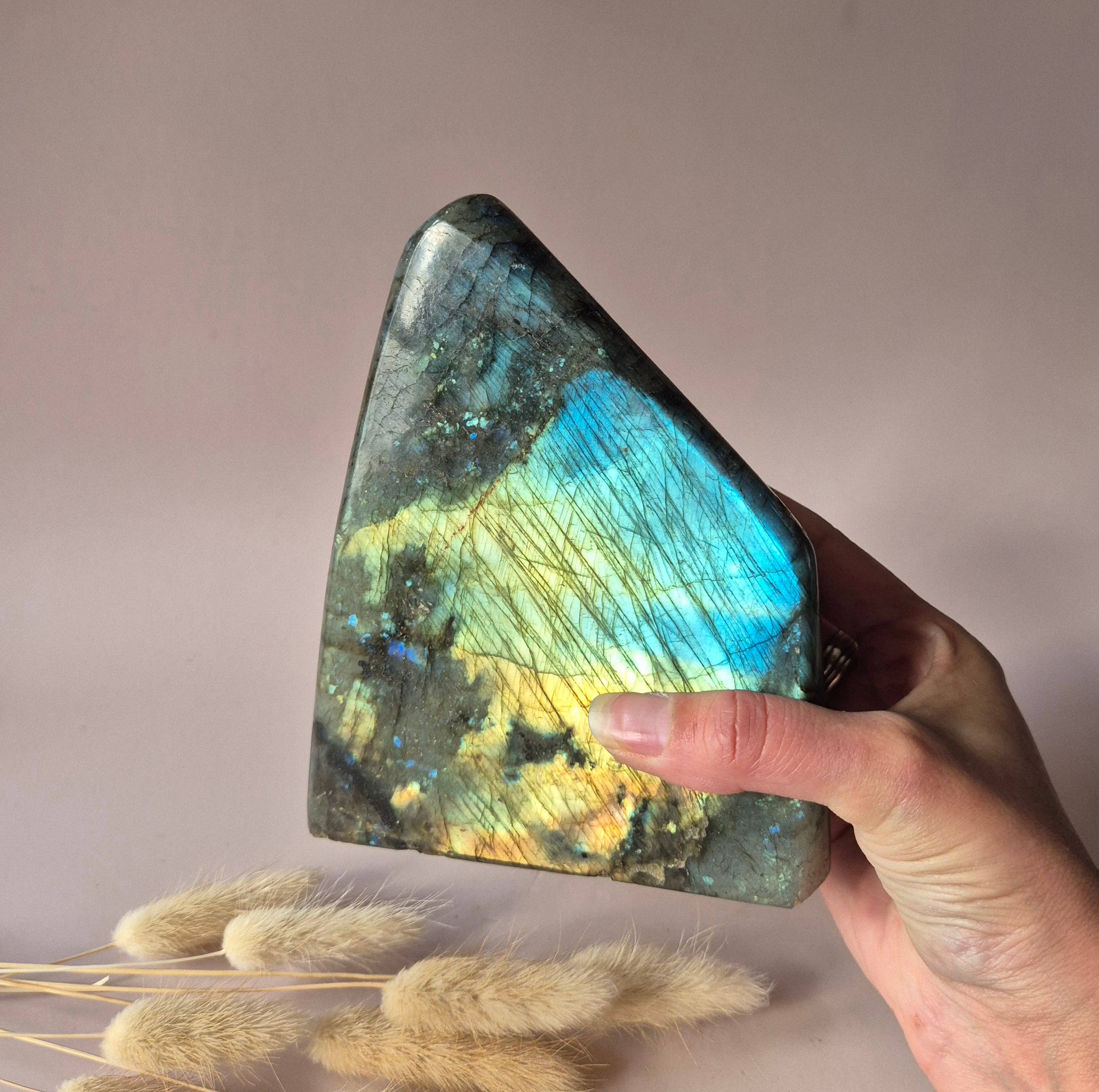 Moonlight Gemstones - Wholesale Spiritual Stone/Crystal - XXL Labradorite Freeform of 1800g – Intense Flash & Spiritual Protection0